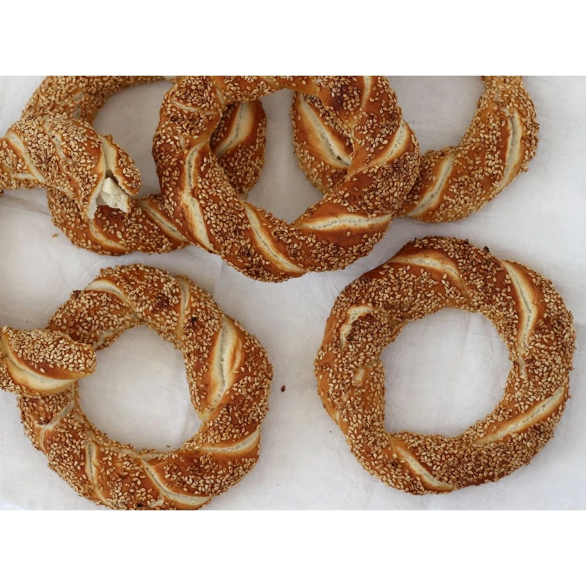 فينو وسميت ( مخبوز طازج ) أقل طلب 6 pcs