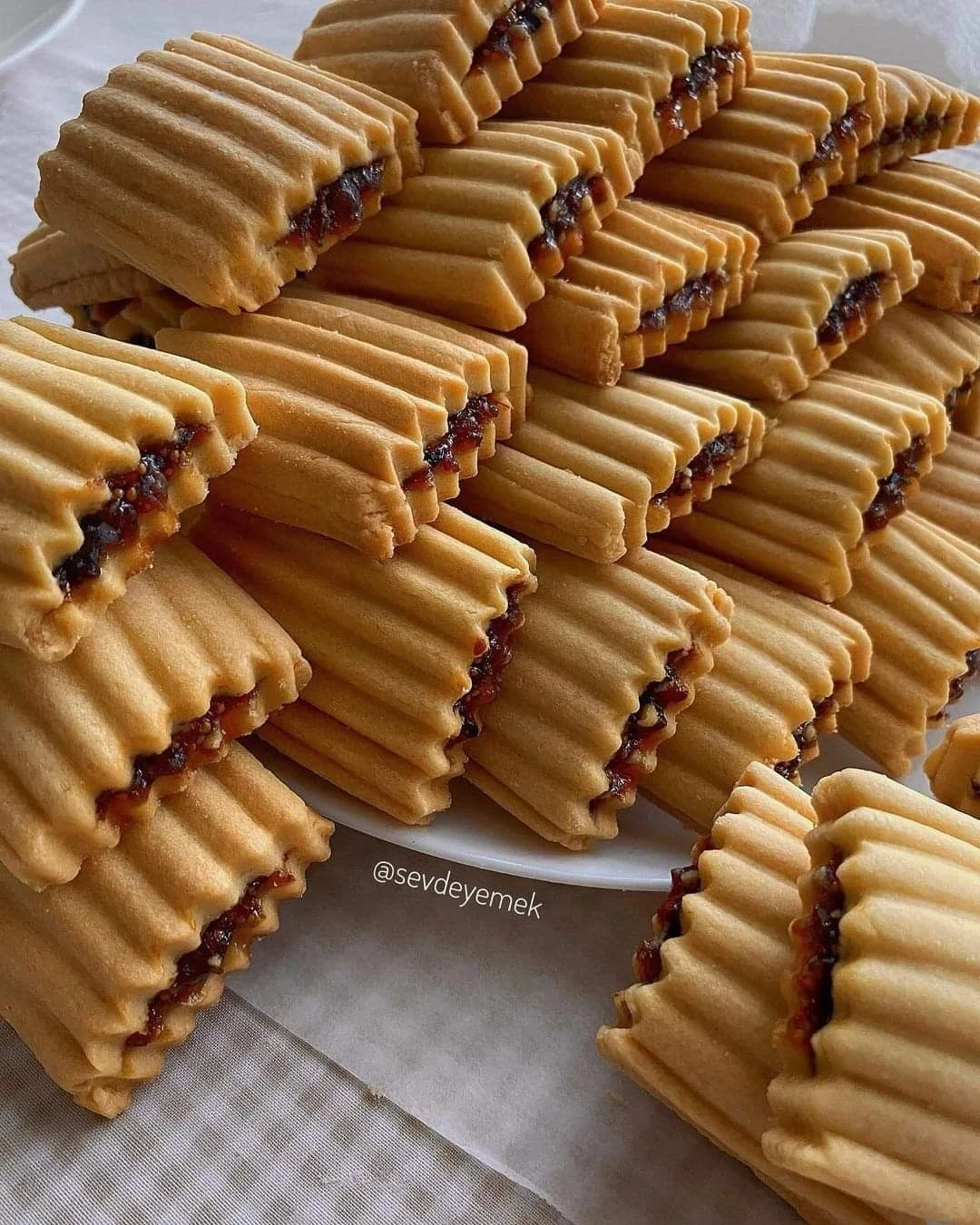 قراقيش ( منين ) تمر